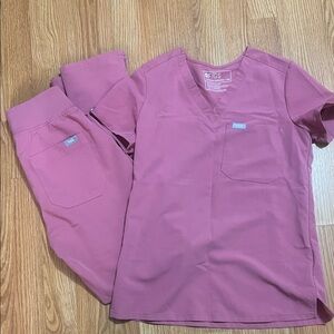Figs Quartz Pink Breast Cancer Awareness Scrub Set